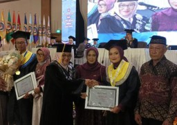 Diantara Ratusan Wisudawan, Tiga Mahasiswa UWP Dinobatkan Sebagai Ikon Berprestasi Tingkat Nasional