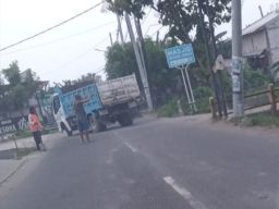 Pekerjaan Urugan di Desa Kedayang Gresik Diduga Ilegal, Tanah Urug dari Perumahan Elit di Surabaya