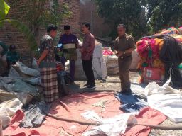 Bau Busuk Penampungan Rongsokan Milik Nurhadi Teror Warga Gunung Gangsir