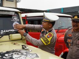 Jelang Nataru, Satlantas Polres Pasuruan Melakukan Ramp Check Kendaraan Wisata di Bromo