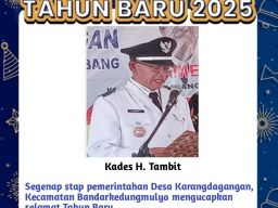 Kepala Desa Karangdagangan, H. Tambit beserta Perangkat Mengucapkan Selamat Tahun Baru 2025