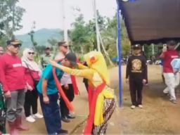 Pemdes Baosan Kidul Bersama Kementerian LH Sukseskan Penanaman Pohon