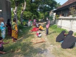 Warga Gresik Ubah Lahan Kosong Jadi Ladang Rezeki Berkat Sentuhan Tim Universitas Wijaya Putra