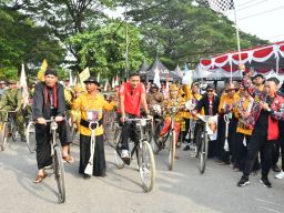 Dandim 0802/Ponorogo Ikuti Parade Sepeda Tua Nusantara Ke-4 Bersama Ribuan Peserta