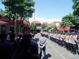 Polres Ponorogo Terjunkan 430 Personel Amankan Kirab Pusaka Grebeg Suro 2025
