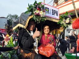 Sukseskan Grebeg Suro ATR/BPN Ikuti Kirab Pusaka Pawai Lintas Sejarah 2025
