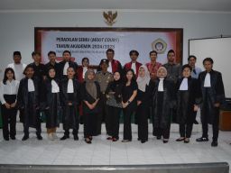 IMPLEMENTASI PEMBELAJARAN BERBASIS PROYEK, MAHASISWA FH UWP GELAR PRAKTIK PERADILAN SEMU