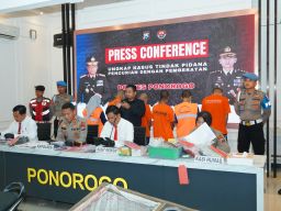 Polres Ponorogo Berhasil Ungkap Pencurian Modus Pecah Kaca Mobil Tersangka Ditangkap di Batam