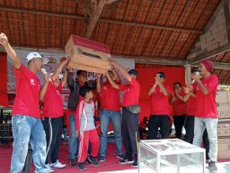 Ribuan Warga Antusias Ikuti Jalan Sehat KOMPAK di Desa Bancelok