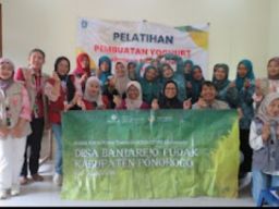 Bosan Minum Susu, Mahasiswa KKN-T IPB University Memberikan Solusi Pembuatan Yogurt sebagai Alternatif