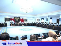 Presiden Prabowo Pimpin Sidang Kabinet Bahas Stabilitas Nasional