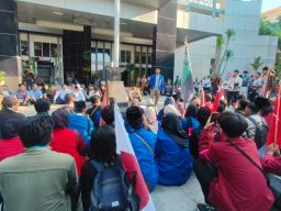 Suarakan Sejumlah Tuntutan. Mahasiswa Gelar Demo di DPRD Kabupaten Pasuruan