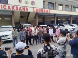 Pemuda dan Warga Sampang Laporkan Aksi Pengrusakan Alun-Alun Trunojoyo ke Polisi