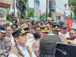 FRPB Geruduk Balai Kota Pasuruan. Tuntut Kejelasan Proyek JLU