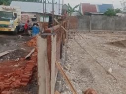 Pembangunan Gedung Baru SMPN Medokan Ayu Bernilai Rp 5,3 Miliar Diduga Tak Sesuai Prosedur