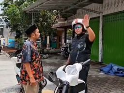 Pastikan Proyek Sesuai Progres. Mas Bupati Naik Vespa Tinjau Proyek Jalan di Kedungboto