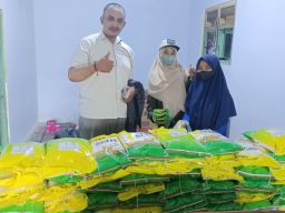 Peduli Kemanusian, Gerakan Rakyat Jatim Salurkan Ratusan Paket Sembako ke Korban Erupsi Gunung Semeru