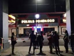 Bupati Ponorogo Dibawa ke Polres Usai Terjaring OTT KPK