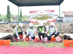 Dandim 0802 dan Plt Bupati Ponorogo Resmikan Peletakan Batu Pertama KDKMP di Balong