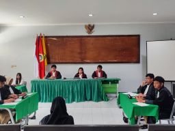 FH UWP Beri Pelatihan Praktik Peradilan Semu Ke Siswa SMA