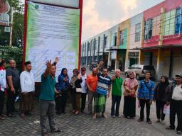 Warga Nogosari Berang Tutup Paksa Warkop Berbasis Karaoke dan Pasang Banner di Area Ruko Meiko