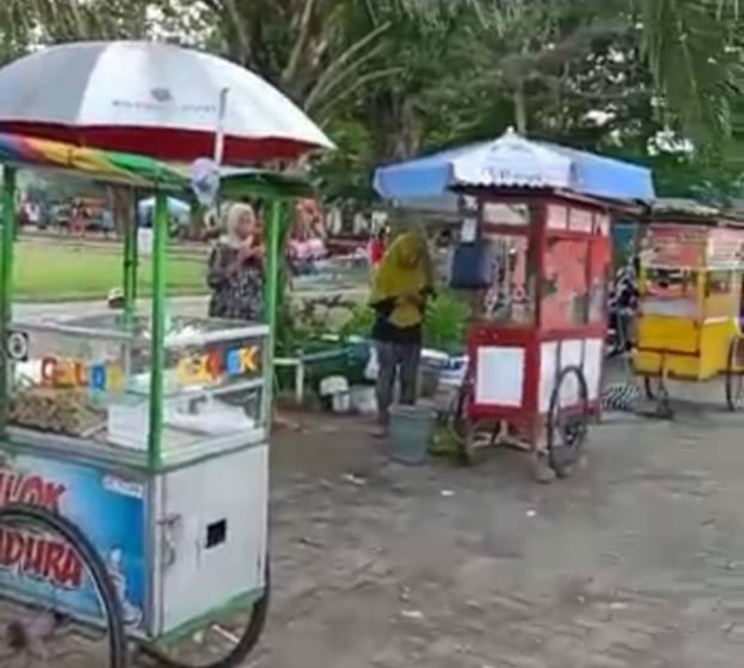 Pasar Dadakan Yang Setiap Minggu Pagi Ada Lapangan Gulun