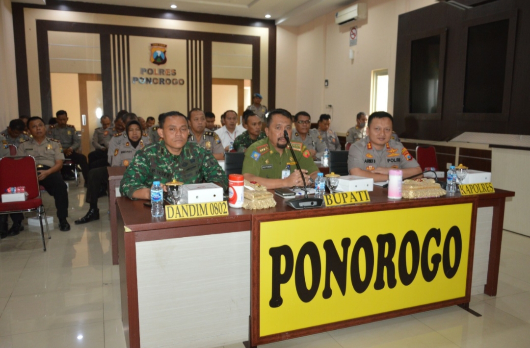 Muspida Ponorogo Saat VidCon dengan Muspida Jawa Timur