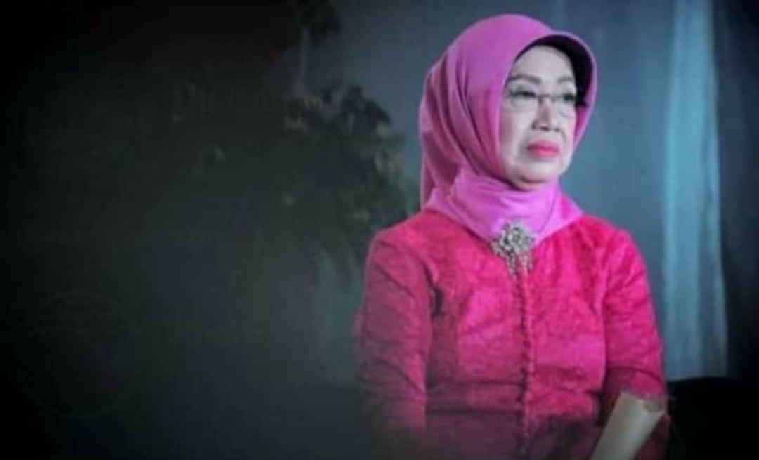 Almarhumah Ibunda Presiden Jokowi, Sujiatmi Notomiharjo