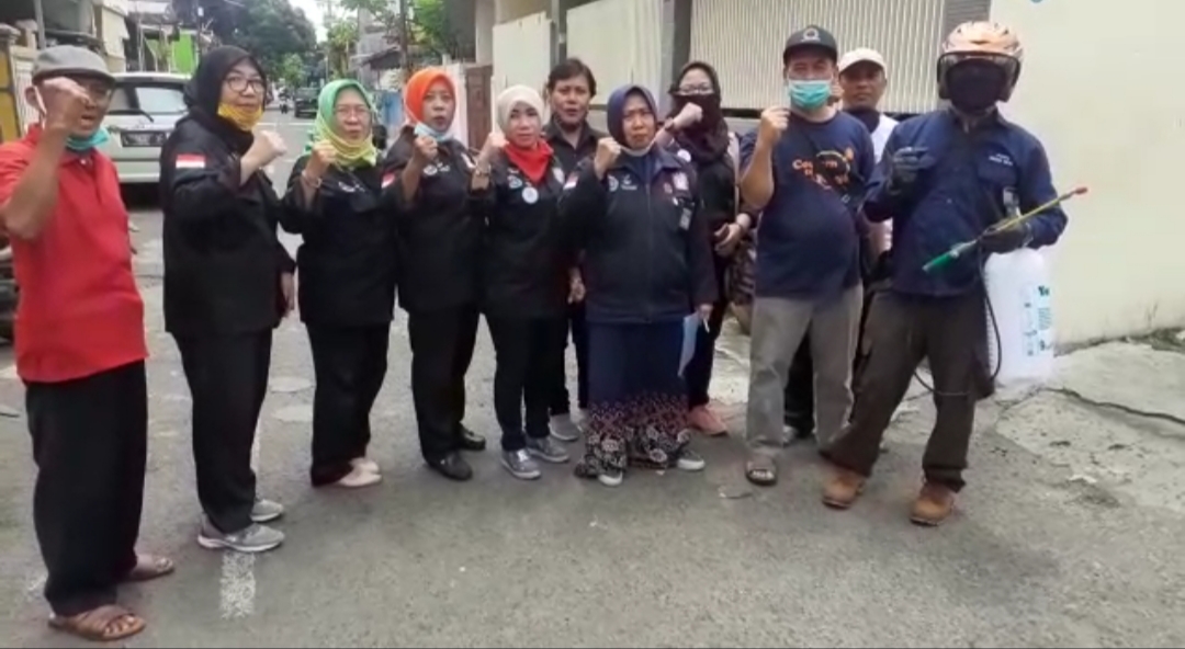 Ormas GMDM Surabaya bersama LPMK Kel. Petemon saat baksos di RW. 16 Kel. Petemon