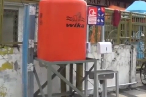 Wastafel portable yang di pasang Pemkot Surabaya