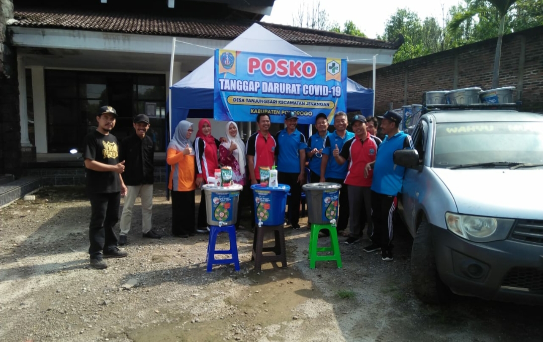 Pemerintah Desa Tanjung Sari saat akan melakukan kegiatan bagi masker dan alat cuci tangan gratis