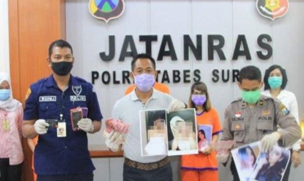 Jatanras Satreskrim Polrestabes Surabaya Saat Ungkap Kasus Prostitusi Online.(istimewa)