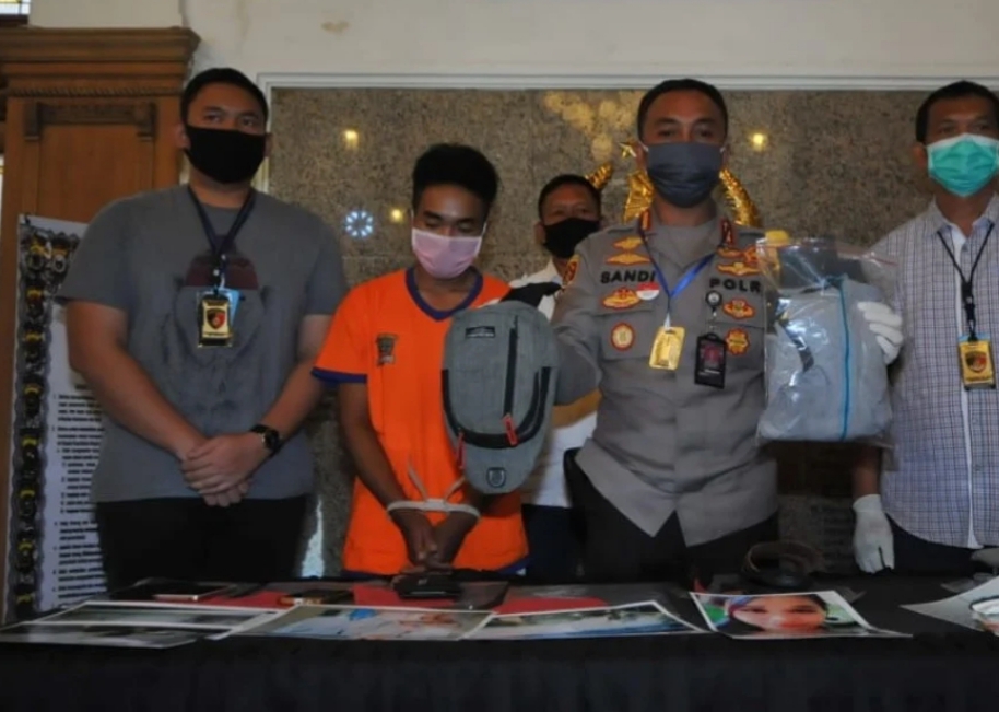Pelaku Pembunuhan AJ saat di rilis Kapolrestabes Surabaya Di Mapolrestabes Surabaya (istimewa)