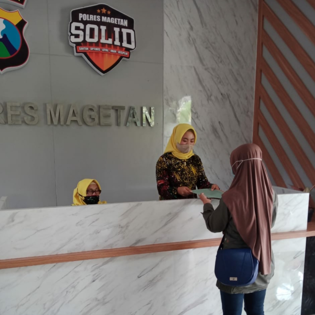 Korban Penipuan Saat Melapor Ke Polres Magetan