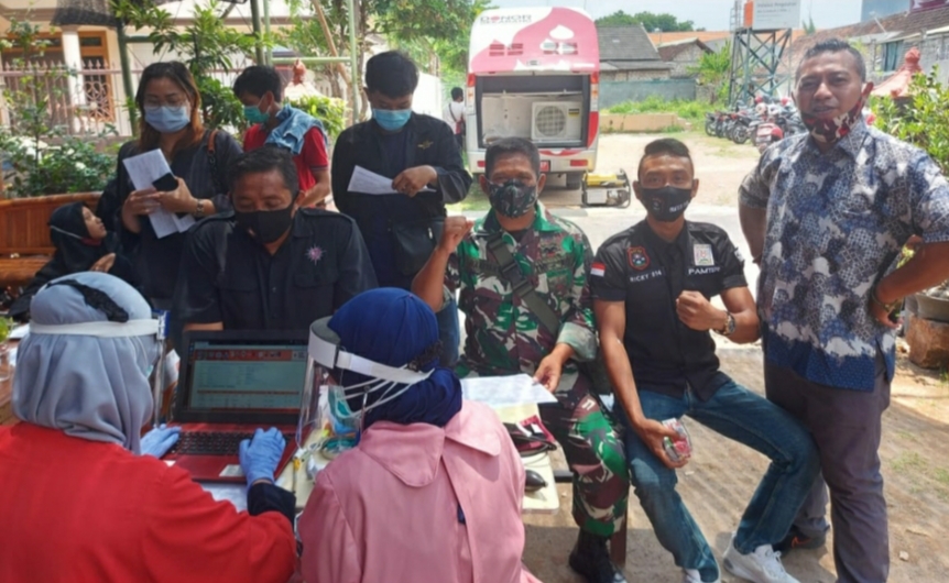 Warga PSHT Ranting Tuban saat donor darah