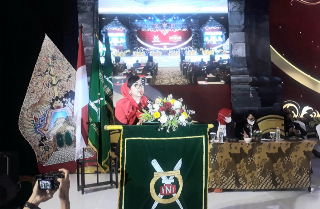 Ketua Umum Pusat INI, Yualita Widyadhari, S.H., MKn, CIIB 