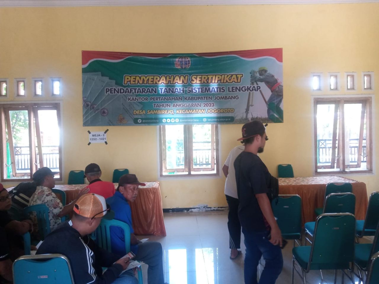 Pemdes Sambirejo Bersama BPN Jombang Membagikan 700 Sertifikat PTSL Tahap Dua