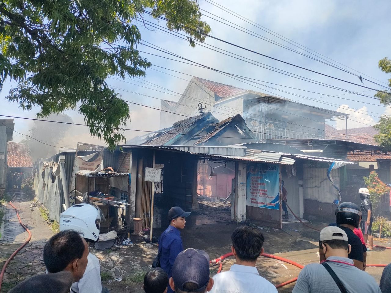 Akibat Percikan Las, Gudang Kaos Kaki Dan Bantal Terbakar