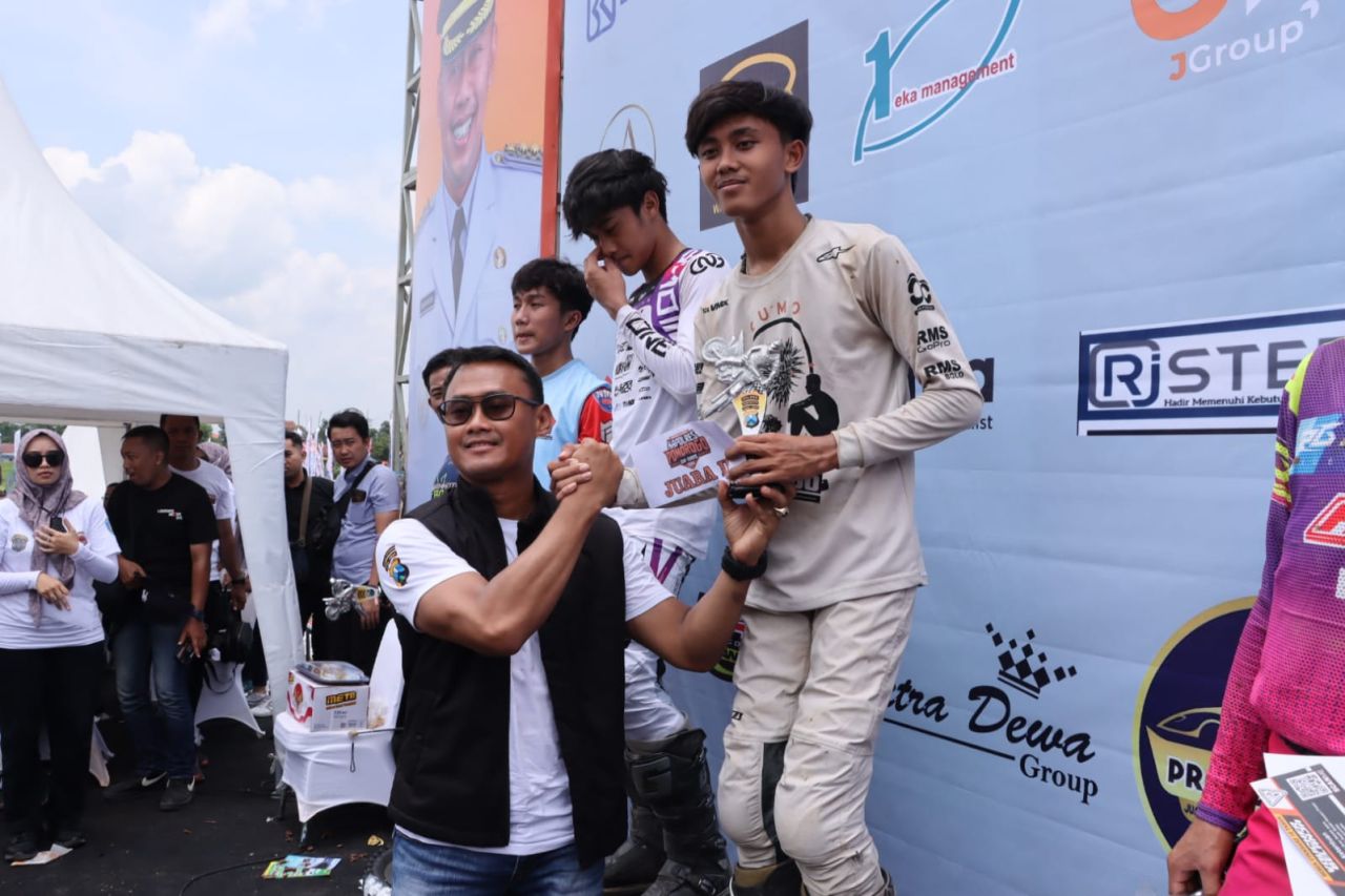 Cegah Balapan Liar Polres Ponorogo Gelar Grasstrack dan Motorcross