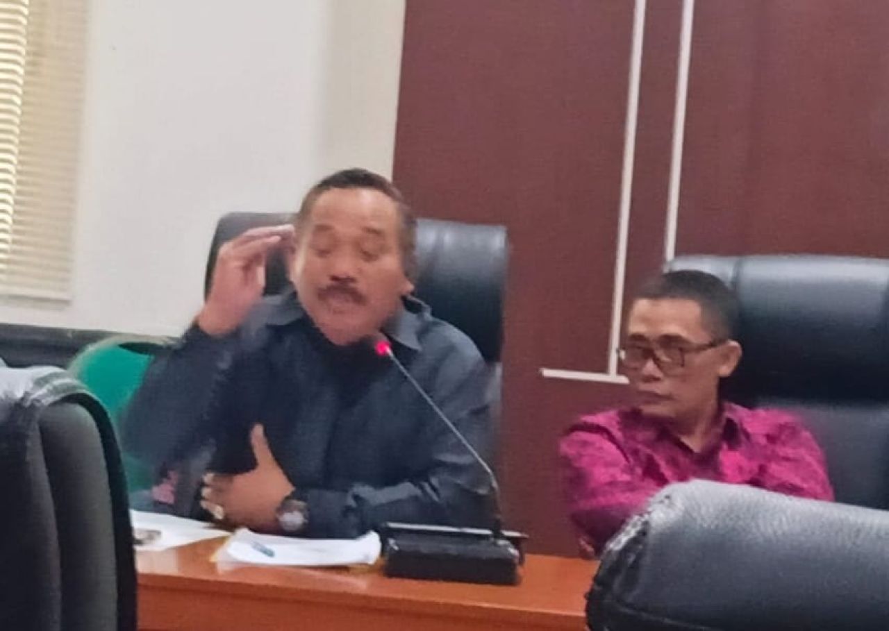 Kasiman fraksi Gerindra anggota Pansus Kapiten DPRD Kabupaten Pasuruan