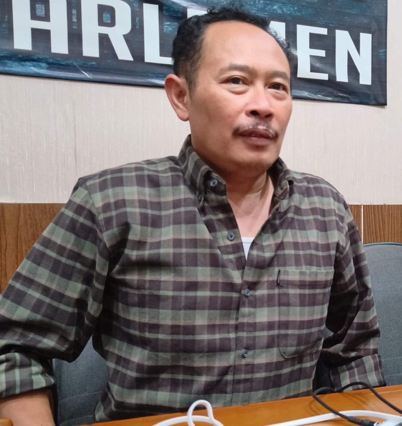 Suasana Sidang Praperadilan di PN Bangil. Inzet : Lujeng Sudarto Direktur PUSAKA Pasuruan