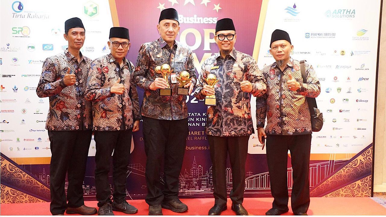 Pj Bupati Bangkalan bersama jajaran direksi PDUM Bangkalan