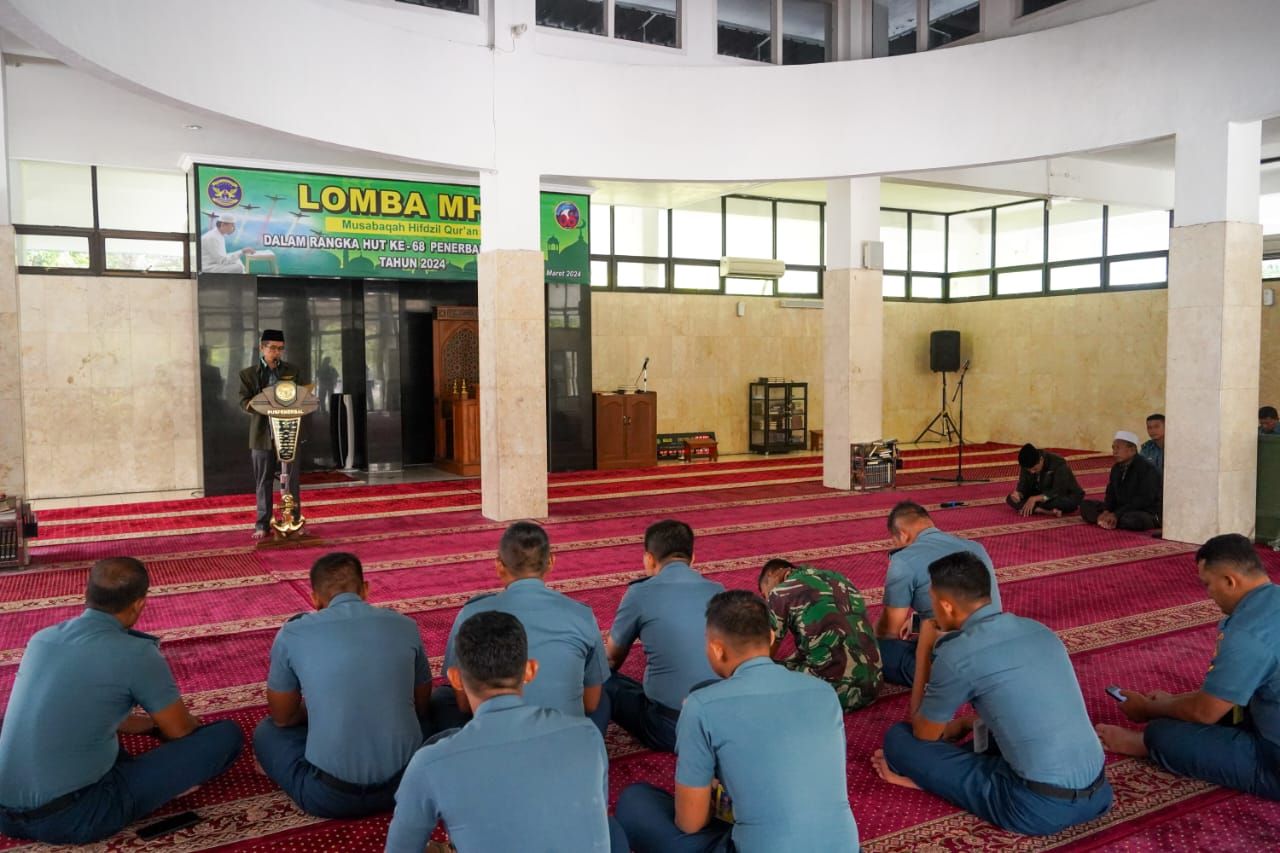 Lettu Laut (T) Sukadi keluar sebagai juara 1 pada Lomba MHQ