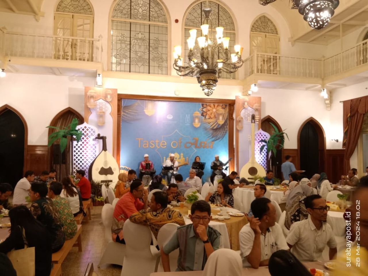 Hotel Majapahit membuat program Iftar "Taste of Asia"