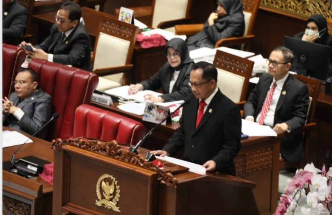 Rapat Mendagri dan jajaran bersama DPR RI
