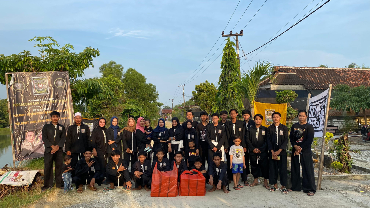 PSHT Sub Rayon Kedungbulu berbagi takjil