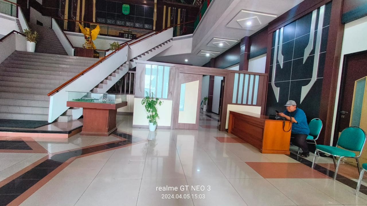 Suasana Gedung DPRD Kabupaten Pasuruan sepi bak "kuburan"