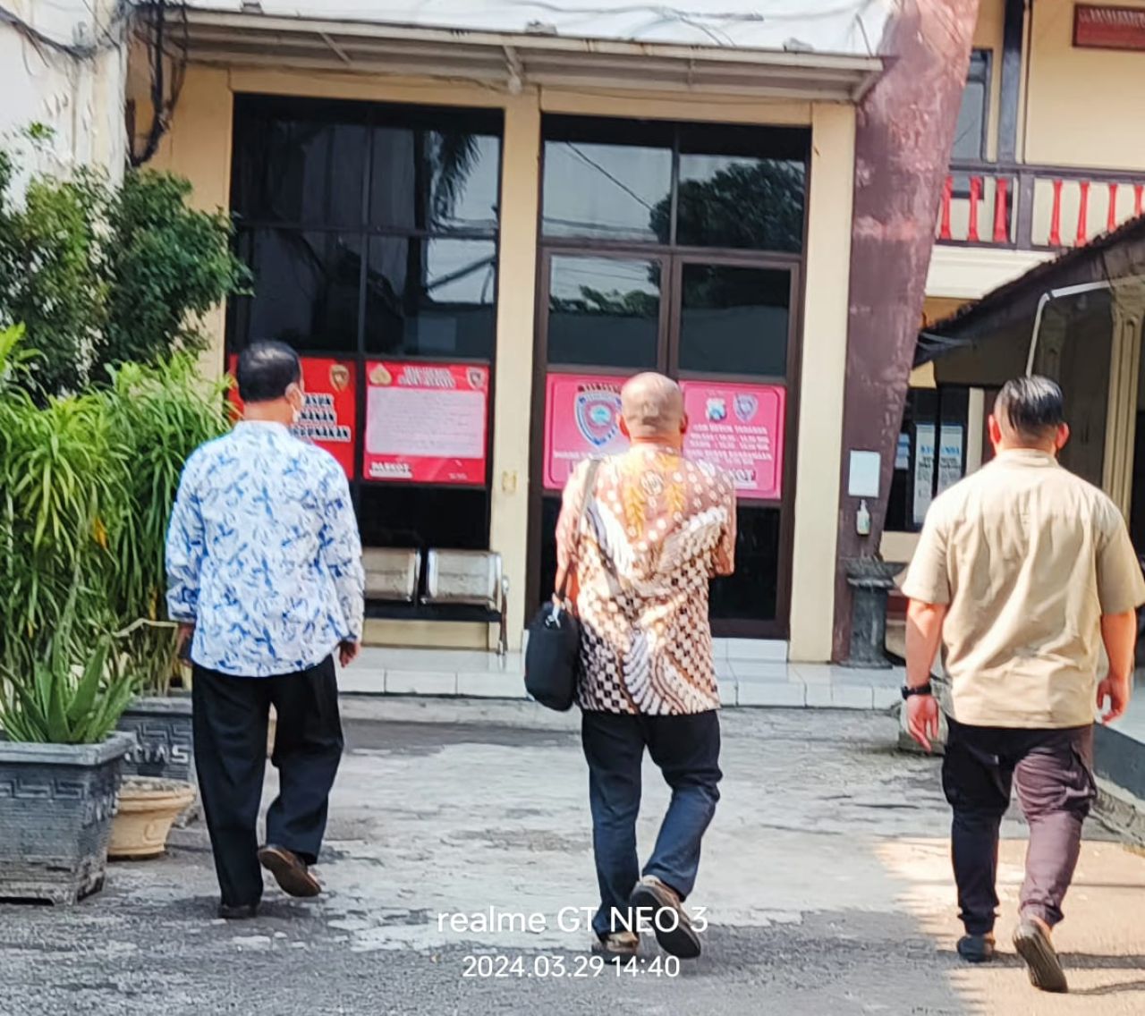 Abdul Wachid Bos PT MCN bersama Roni dan kuasa hukumnya