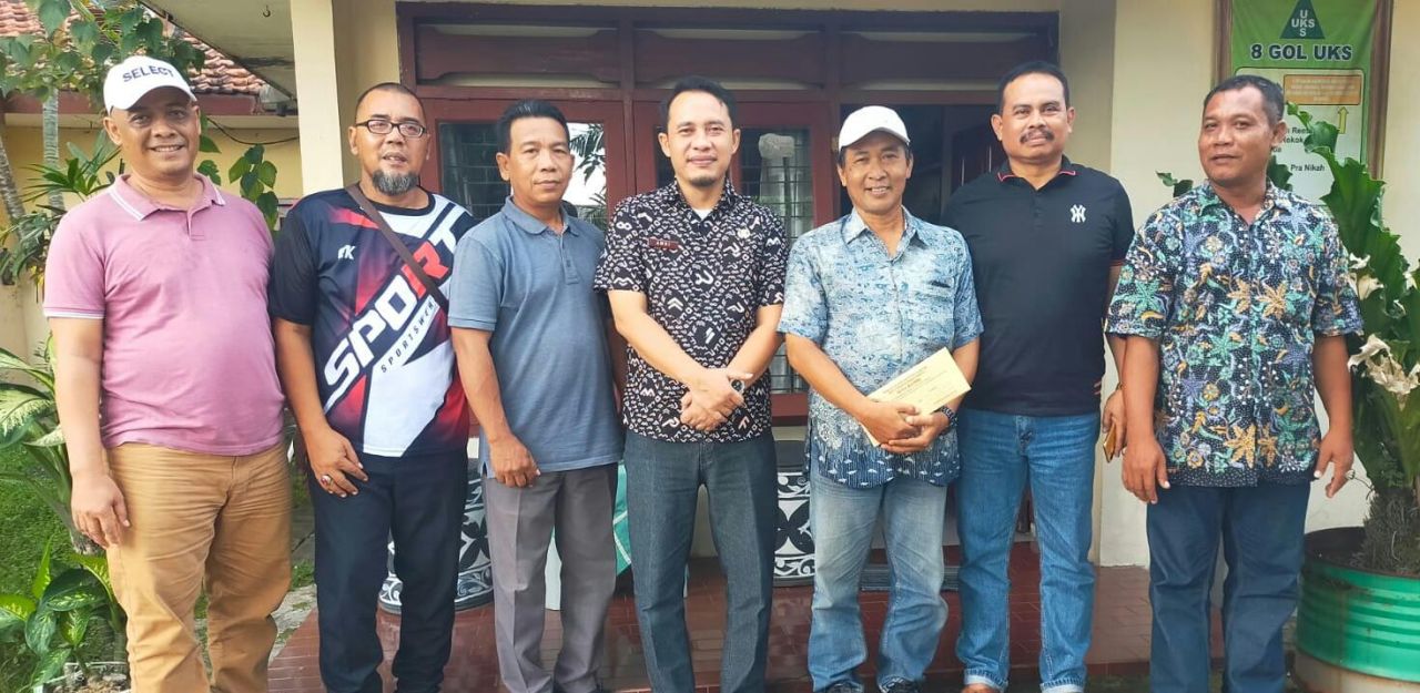 Camat Driyorejo Muhammad Amri bersama perwakilan BPD
