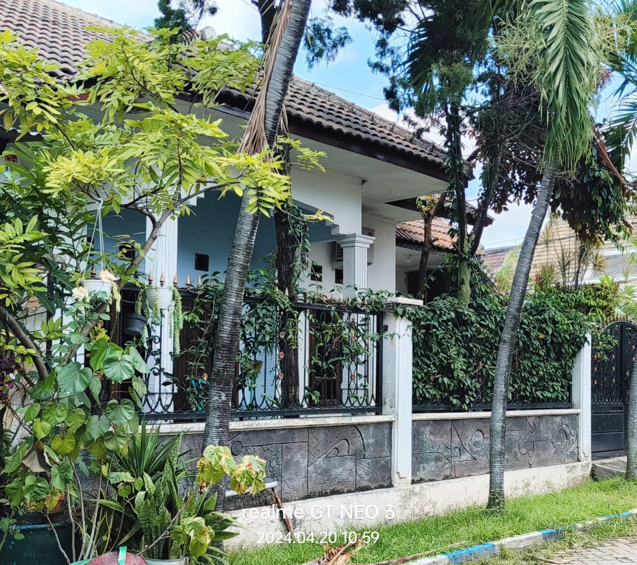 Sebuah rumah kontrakan dikawasan Perumahan Batu Mas, Pandaan diduga dibuat produksi sabu